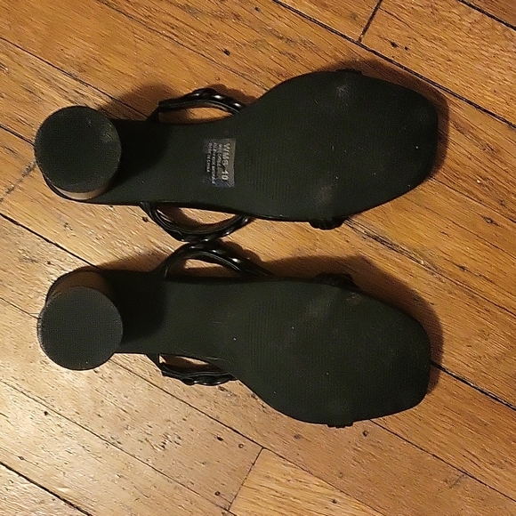 Chain Heels - Picture 3 of 3